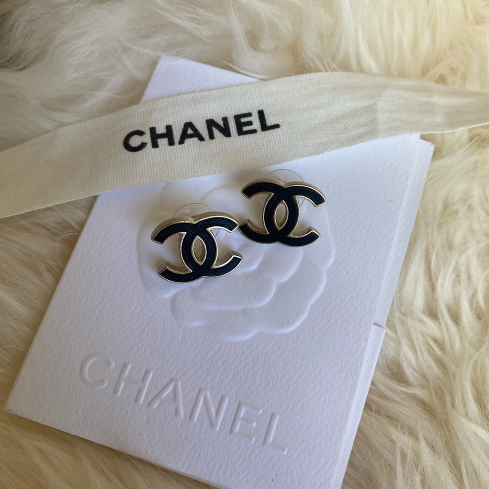 Auth! Chanel CC earrings Large